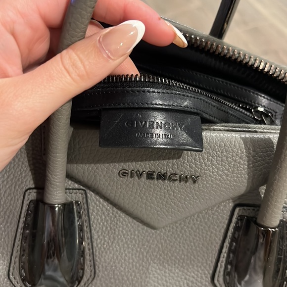 Givenchy - Picture 3 of 3